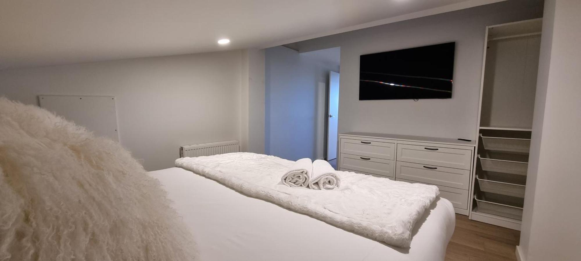 פאלס קריק Cedarwood Apartments מראה חיצוני תמונה