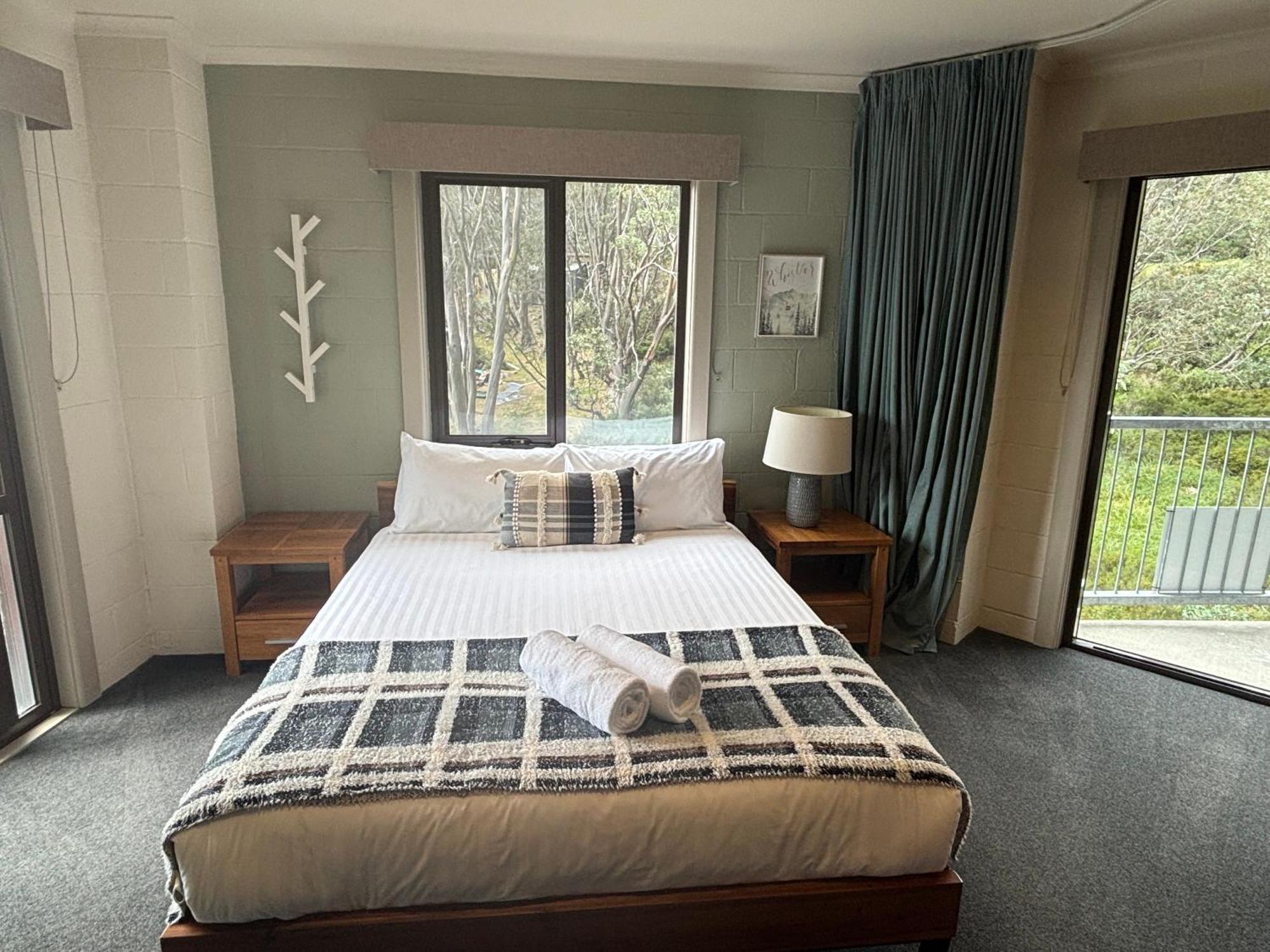 פאלס קריק Cedarwood Apartments מראה חיצוני תמונה